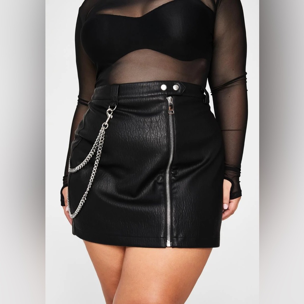 🖤 Dolls Kill Faux Leather Mini Skirt – Size S